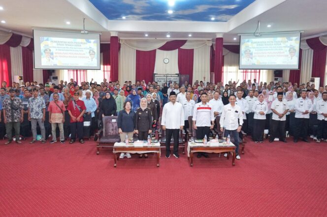 
Ini Pesan Gus Ipul untuk Calon Pekerja Migran Indonesia