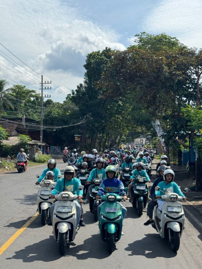 
Jelajah Kota Banyuwangi Bersama Ratusan Pecinta Honda PCX160 Dan Honda Stylo 160