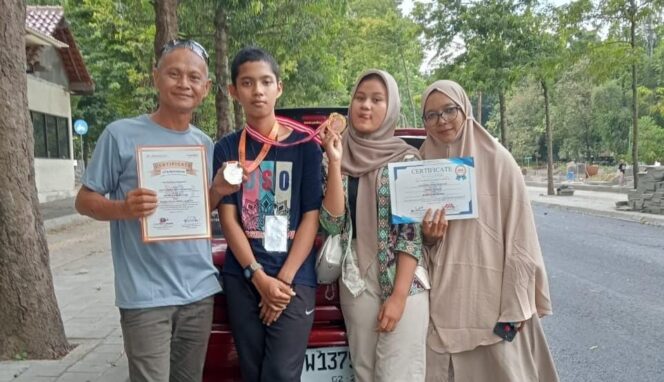 
Putra Seorang Jurnalis Pasuruan Raih Dua Medali Emas di Olimpiade Nasional Matematika