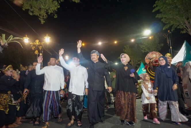 
Car Free Night Pasuruan Dilaunching, Gus Ipul: Menggerakkan UMKM dan Mendorong Seniman Berkarya