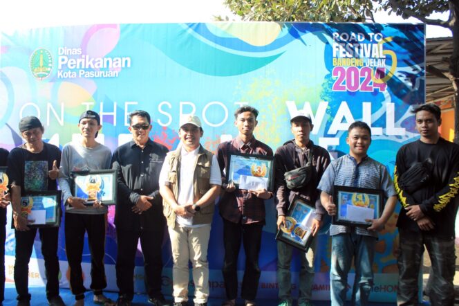 
Puluhan Peserta Ikuti Perlombaan Mural Rangkaian Road To Festival Bandeng Jelak