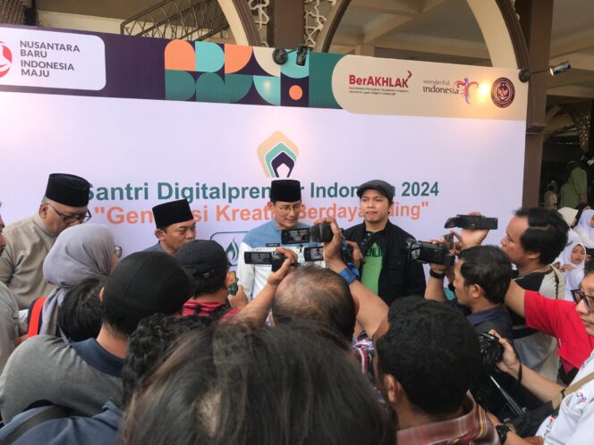 
Menparekraf Sandiaga Uno Motivasi Santri Digitalpreneur Indonesia Agar Bersaing di Era Digital Ekonomi