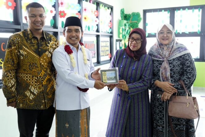 
Mas Adi Resmikan Gedung Baru SD Islam Nur Multazam