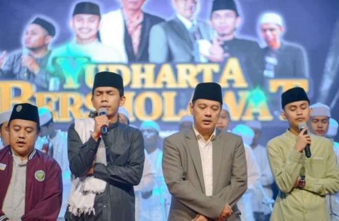 
Ribuan Jamaah Tumplek Blek Hadiri Yudharta Bersholawat