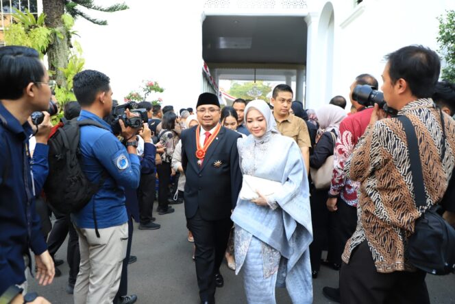 
Terima Bintang Mahaputera Utama, Gus Men: Kehormatan untuk Kerukunan Indonesia