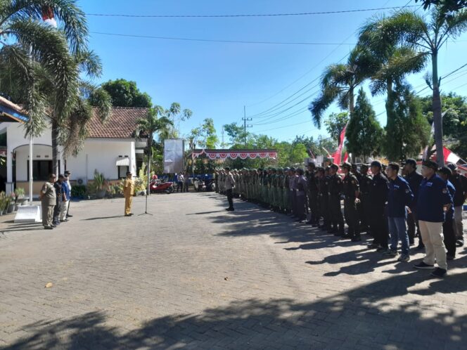 
Linmas Desa se-Kecamatan Krejengan Ramaikan Lomba PBB