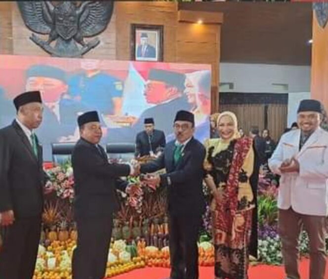 
45 Anggota DPRD Trenggalek 2024-2029 Dilantik, Doding Rahmadi Jadi Ketua Sementara