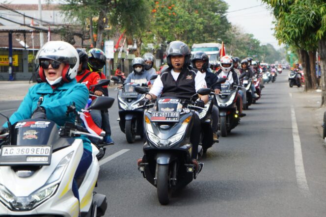 
Aktivitas Seru Ratusan Bikers Honda PCX Jatim di Bulan Kemerdekaan