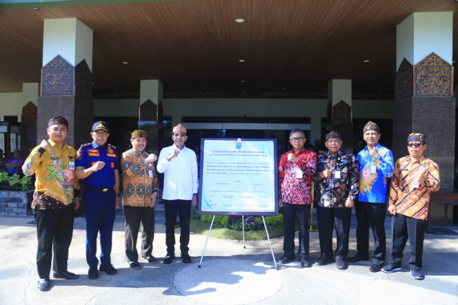 
Pemkab Probolinggo Gelar Apel Ikrar Bersama Netralitas Pegawai dalam Pemilukada 2024