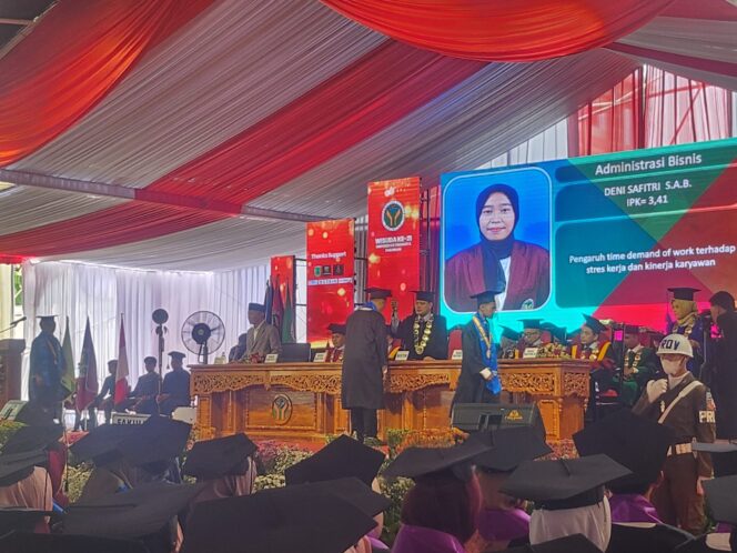 
Wisuda ke-21 Universitas Yudharta Pasuruan Sukses Luluskan 588 Mahasiswa-mahasiswi Jenjang S1 dan S2