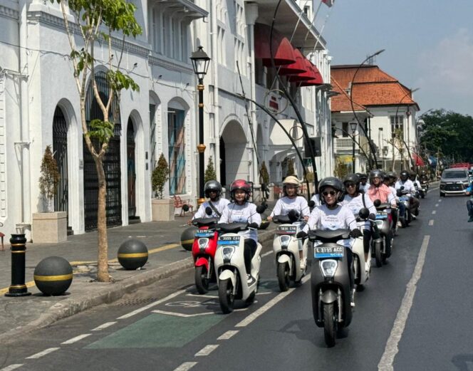
#Cari Aman Naik Motor Saat Cuaca Panas Bersama Honda