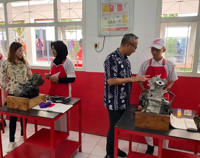 
Tingkatkan Keterampilan Siswa, MPM Honda Jatim Resmikan 2 Tempat Uji Kompetensi di Sekolah Binaan