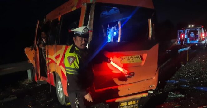 
Laka Maut Elf di Tol Paspro, 5 Orang Tewas