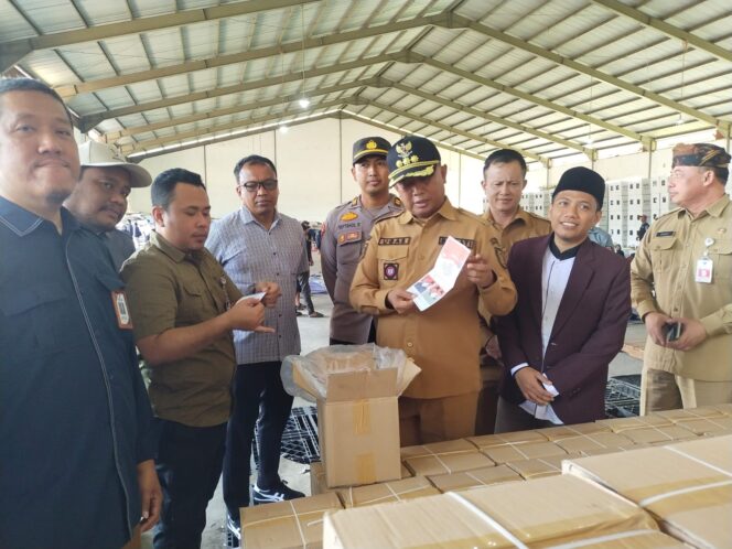 
KPU Mulai Sortir dan Lipat Surat Suara Pilkada 2024