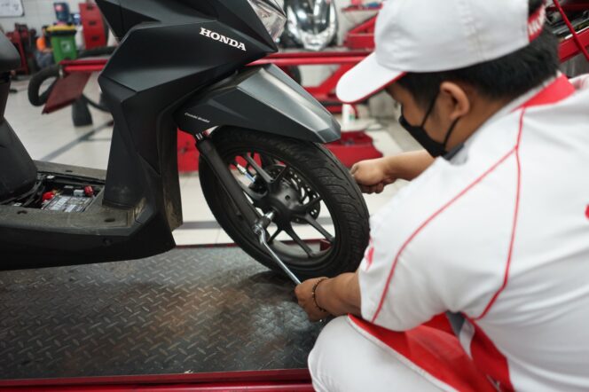 
Hadapi Musim Hujan Waktunya Cek Kondisi Ban Agar Aman dan Nyamanl!”