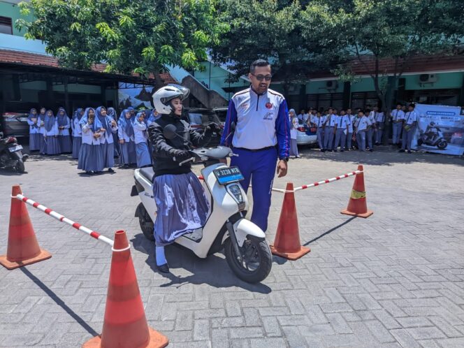 
Edukasi Safety Riding untuk Generasi Cari Aman: Ratusan GenZ Ikuti Edukasi 