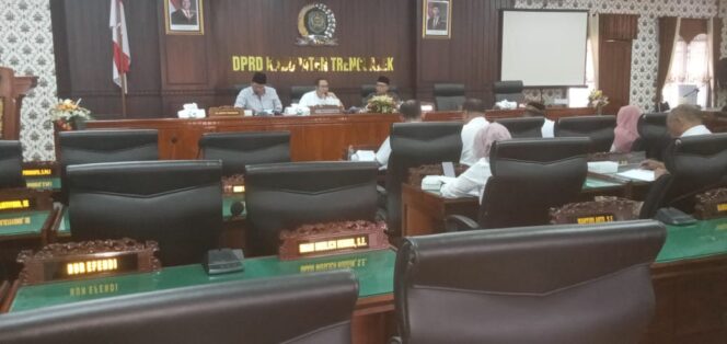 
Komisi II DPRD Trenggalek Evaluasi Kinerja Disperinaker