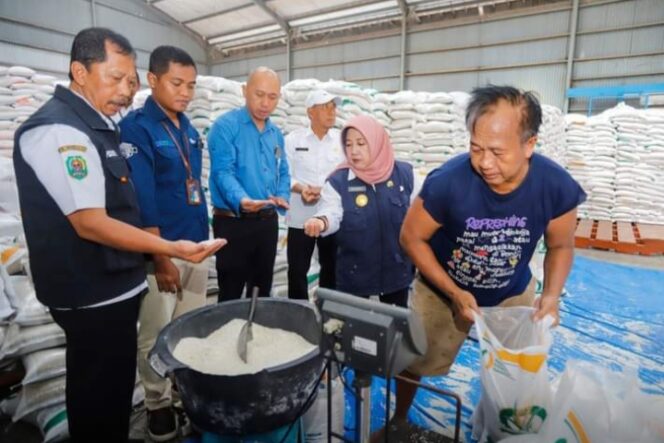 Pjs. Bupati Trenggalek Pastikan Stok Beras Aman Hingga Nataru