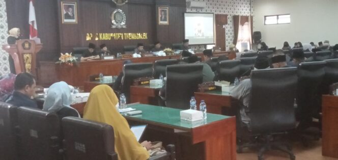 DPRD Trenggalek Sahkan RAPBD 2025 Sebesar Rp 1,9 Triliun dalam Rapat Paripurna