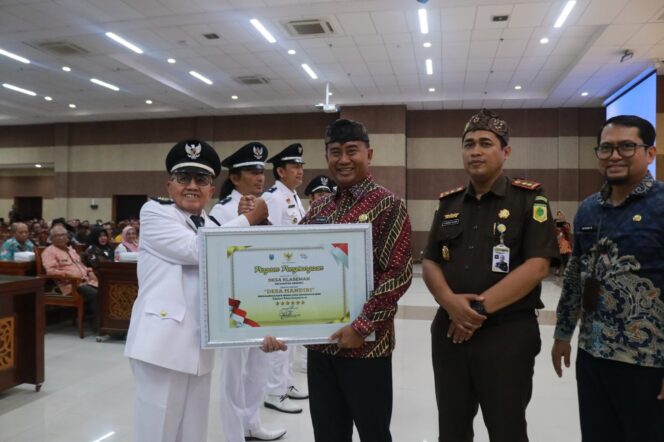 
DPMD Gelar Penguatan Tata Kelola Keuangan Desa dan Berikan Penghargaan Desa Mandiri