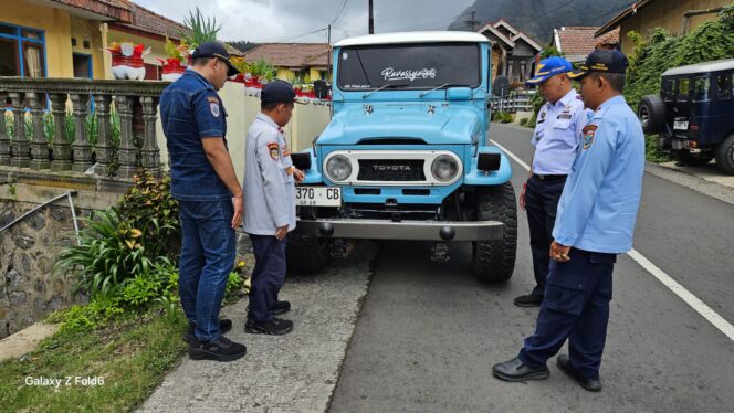 
Jelang Libur Nataru 2025, Dishub Gelar Ramp Check Kendaraan Jeep Wisata Bromo