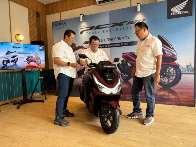 
New Honda PCX160 Semakin Berkelas dengan Kecanggihan Menyeluruh 