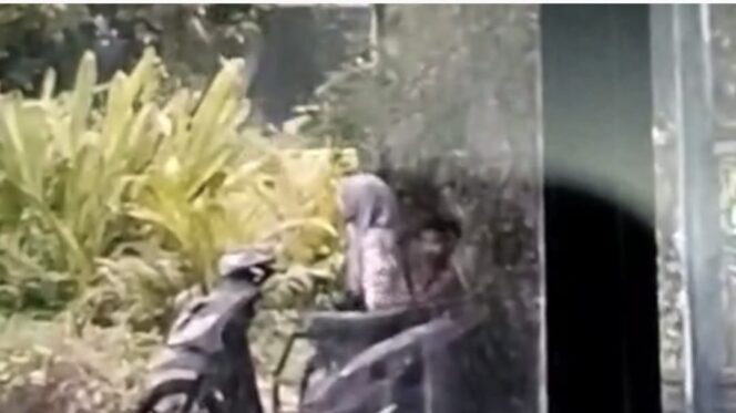 
Heboh, Aksi Pelajar Berbuat Asusila di Tempat Umum Terekam Kamera 