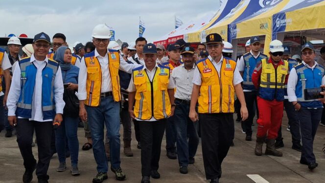 
Libur Nataru, Menteri PU Dody Hanggodo Cek Kesiapan Fungsional Tol Probowangi Segmen 1