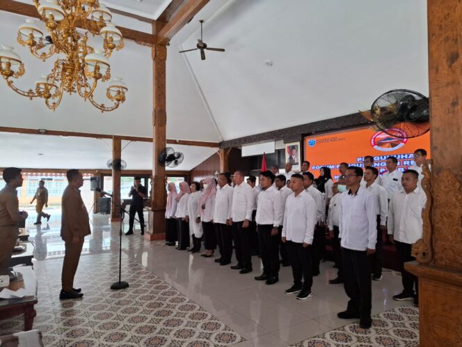 
Pj. Bupati Ugas Kukuhkan Pengurus FPRB Kabupaten Probolinggo 