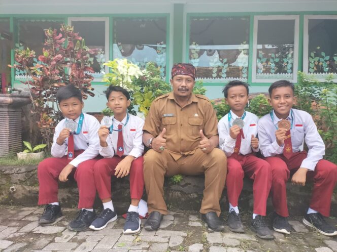 
Siswa SDN Sebaung 1 Raih Medali di Kejuaraan Pencak Silat NU Pagar Nusa