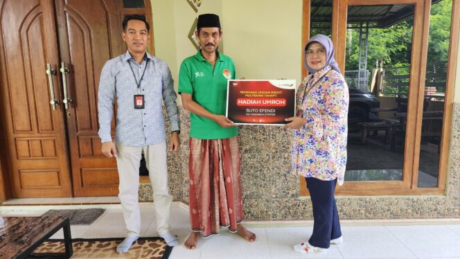 
Perangkat Desa di Probolinggo Raih Hadiah Umroh Gratis dari Bank Jatim