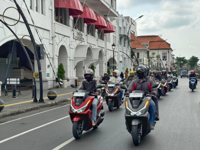 
Kebersamaan Konsumen Honda PCX Nribun dan Riding Bareng