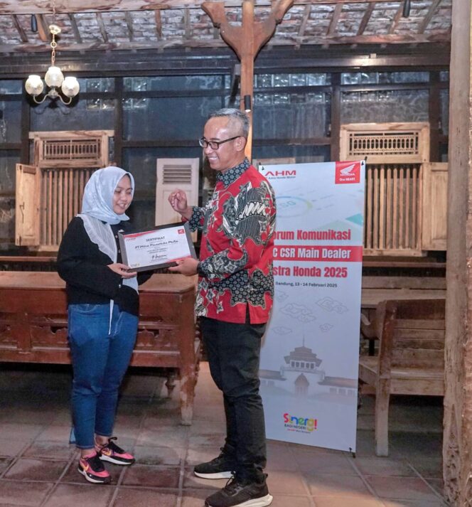 
MPM Honda Jatim Raih Penghargaan Perusahaan Terbaik di Bidang CSR versi AHM