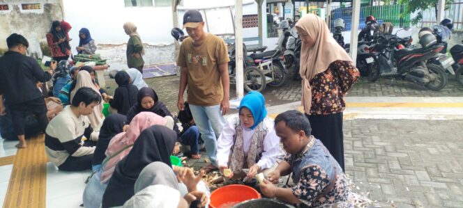 
Pertuni Berikan Pelatihan Pembuatan Tape Bagi Penyandang Disabilitas