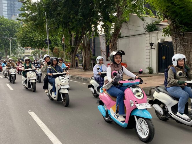 
Scoopy Girls Time Hadirkan Sensasi Gaya Berkendara Unik dan Fashionable
