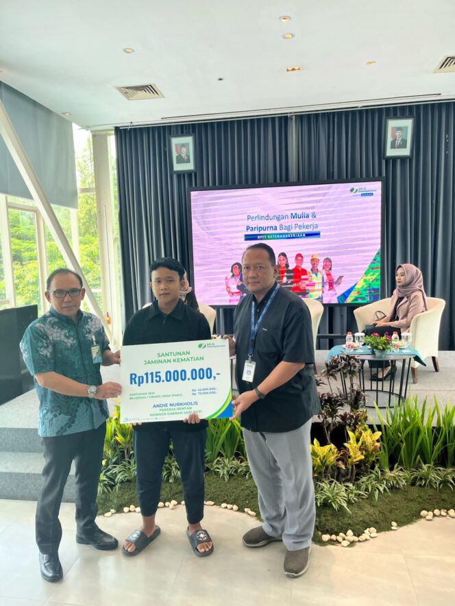 
Pedagang Roti Keliling di Pasuruan Terima Santunan BPJS Ketenagakerjaan Senilai Rp 115 Juta