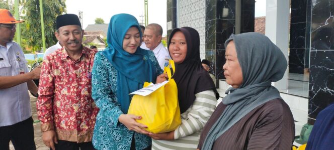 
PPNI Bersama Tujuh Organisasi Profesi Salurkan Bantuan 431 Sembako 