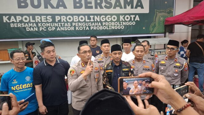 
Asosiasi Pengusaha Muda Kota Probolinggo Bagikan Seribu Paket Beras dan Berbuka Gratis