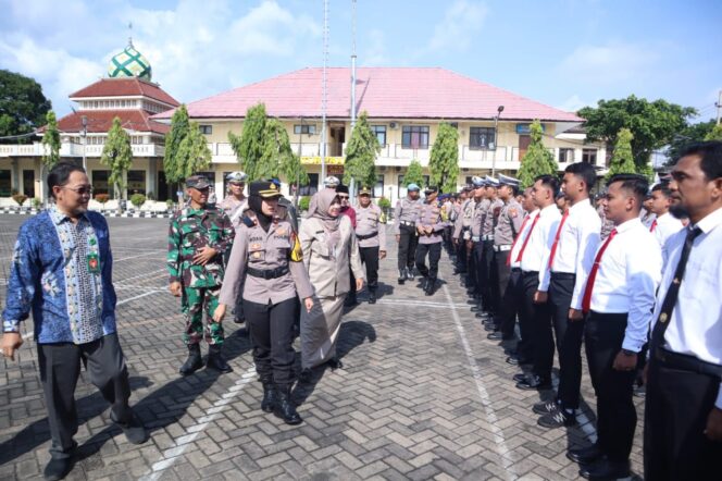 
Polres Situbondo Terjunkan 400 Personel Gabungan dan Siapkan 5 Pos Pelayanan Mudik