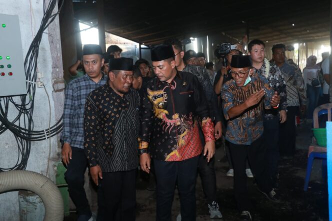 
Bupati Probolinggo Gus Haris Resmikan Unit Pengelolaan Limbah Plastik di Kampung Industri Desa Bulang