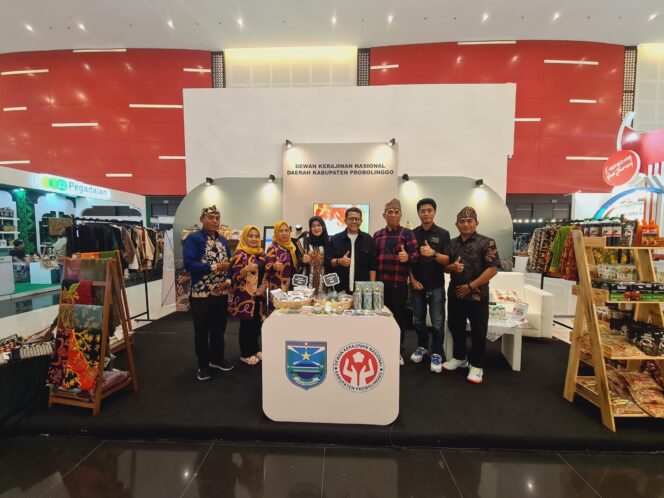 
Bupati Haris dan Ning Marisa Motivasi Pelaku UMKM di Pameran Batik Bordir & Aksesoris Fair 2025