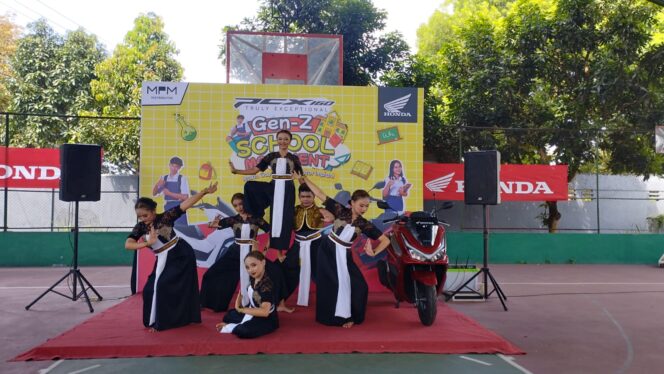 
MPM Honda Jatim Ajak Siswa SMAN 1 Blitar Unjuk Kreativitas di PCX160 Gen-Z School Movement