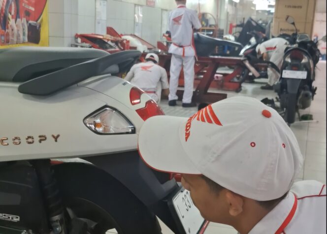 
Cuaca Tak Menentu? Yuk, Rawat Motor Secara Berkala Biar Tetap Aman di Jalan