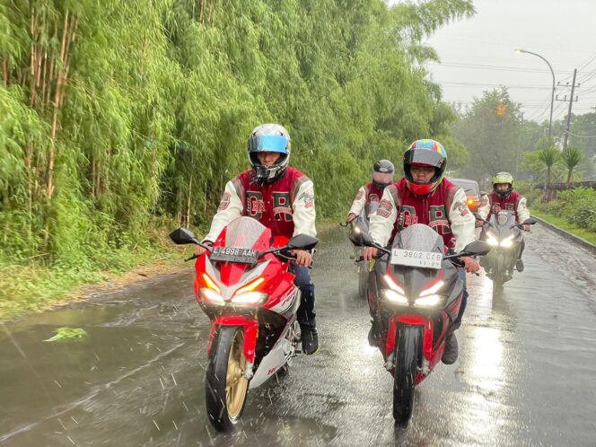 
Waspada Jalan Licin di Musim Hujan, Ini Tips Berkendara Aman ala Honda untuk Warga Malang