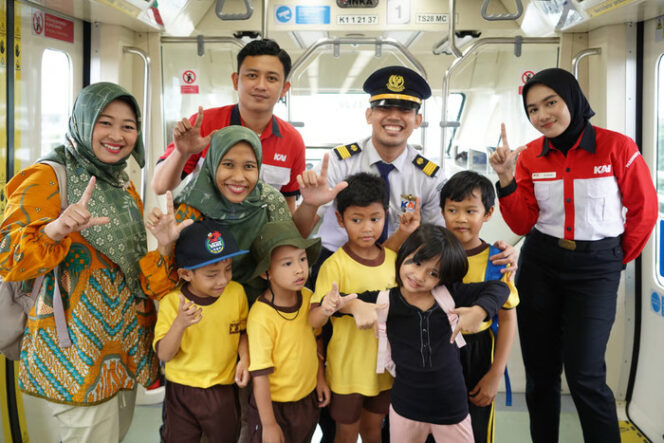 Partisipasi Wujudkan Pendidikan Bermutu, KAI Rutin Lakukan Edutrain di LRT Jabodebek