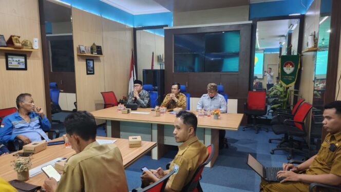 
Dishub Probolinggo Gelar Rakor Pembahasan Pemasangan PJU dengan Local Wisdom di Exit Tol Kraksaan dan Paiton