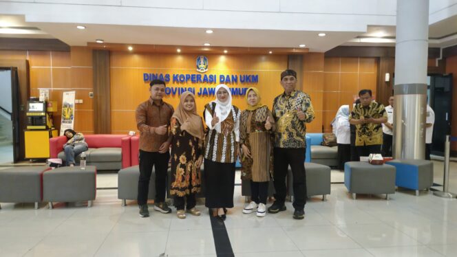 
Ning Marisa Support Produk Shaany Collagen di Lomba UMKM Provinsi Jatim 2025