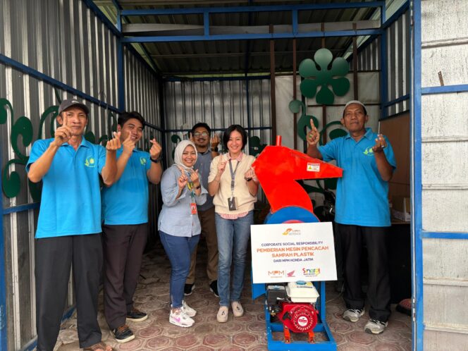 
MPM Honda Jatim Donasikan Alat Pencacah Sampah, Perkuat Program Lingkungan Bank Sampah Binaan