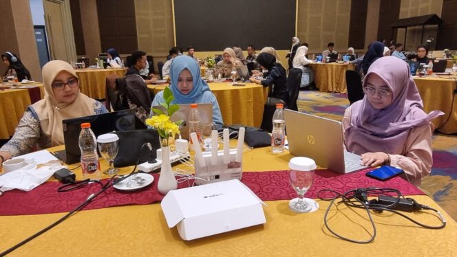 
1500-an Santri Ikuti Test Wawancara Beasiswa Indonesia Bangkit