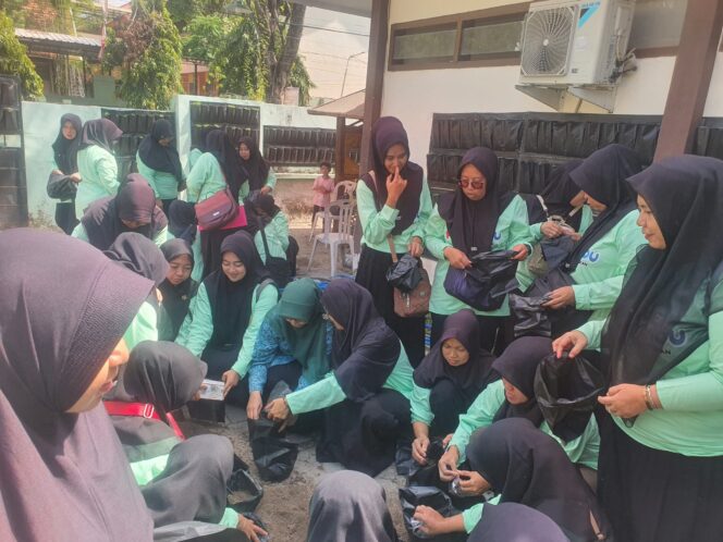 
TP PKK Kelurahan Patokan Berikan Pelatihan Pembenihan Tanaman Sayuran Organik